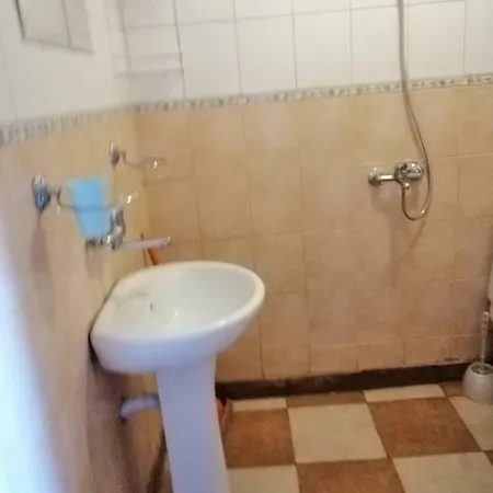 بيت شباب Teheran *